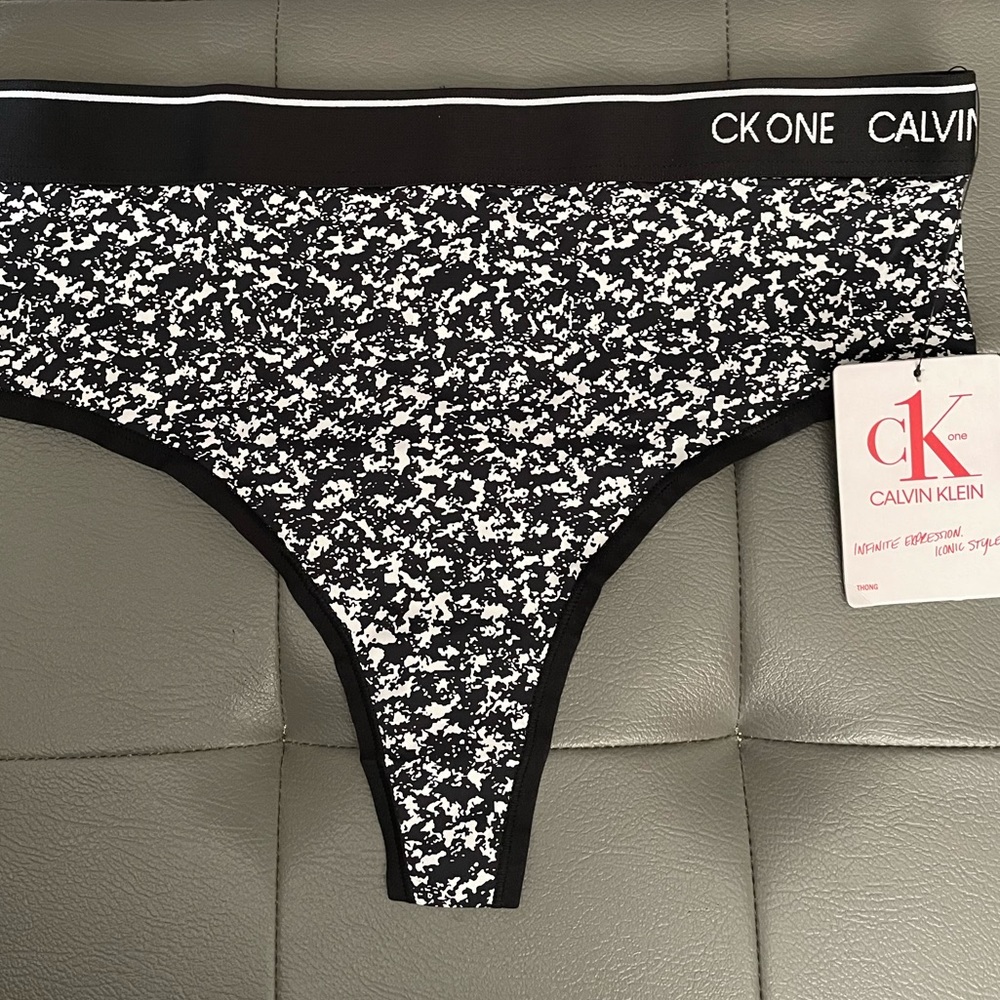 Calvin Klein Soft Thong Panties - 2 pairs - Picture 3 of 14